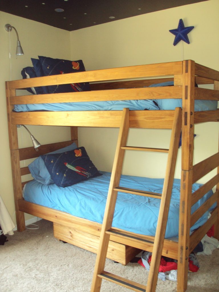Bunk bed assembly