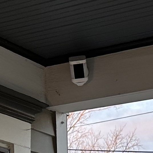 Battery-powered security camera installation