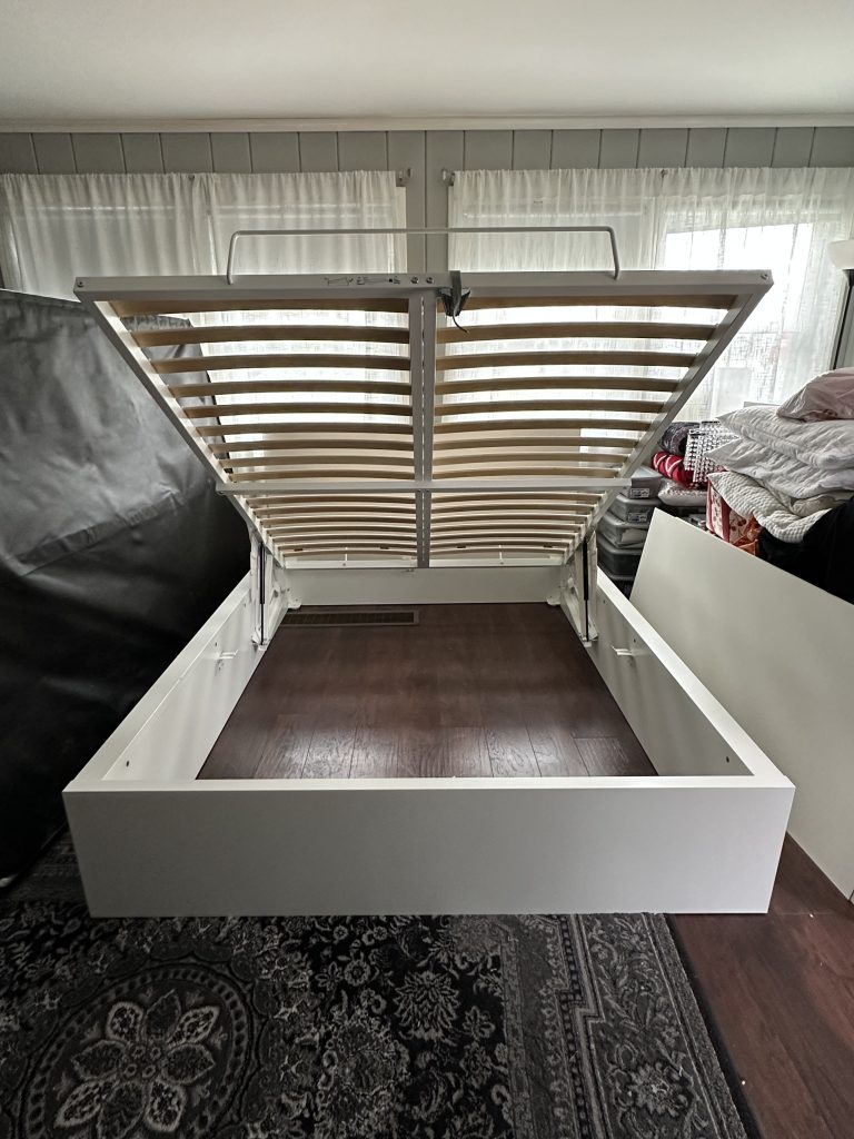 Assembly of MALM storage bed