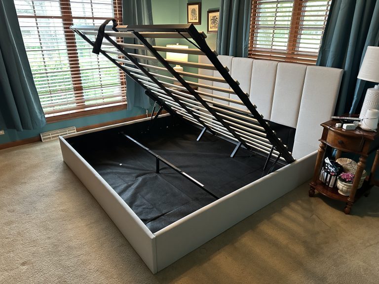 Assembly of storage bed
